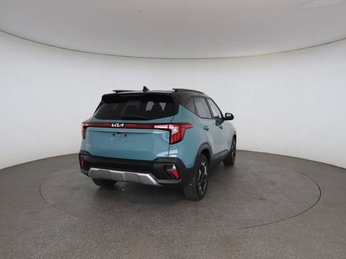Used 2023 Honda HR-V LX image 16