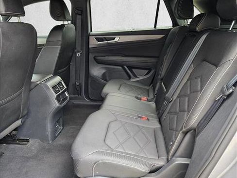 Used 2025 Volkswagen Atlas Cross Sport SE AWD/4WD image 17