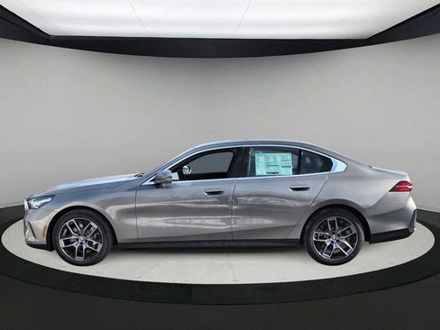Used 2026 BMW 530i xDrive AWD/4WD image 5