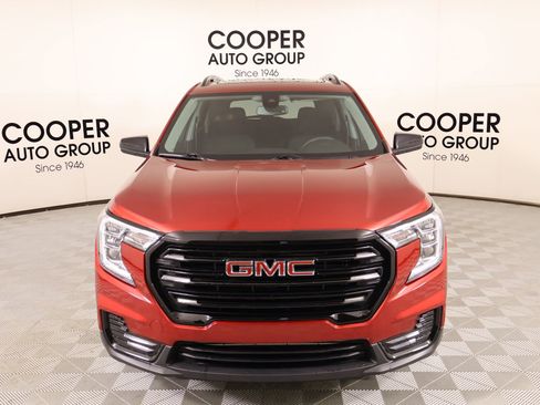 Used 2024 GMC Terrain SLE w/ Driver Convenience Package image 8