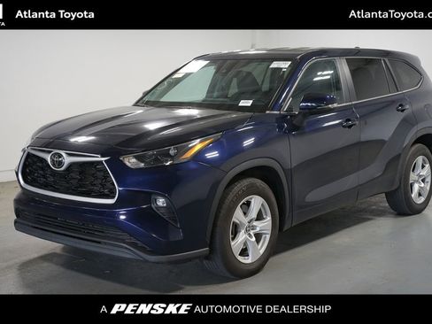 Used 2023 Toyota Highlander LE FWD image 1