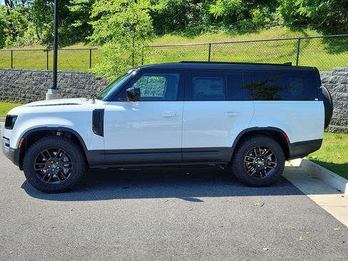 Used 2025 Land Rover Defender 130 S image 6