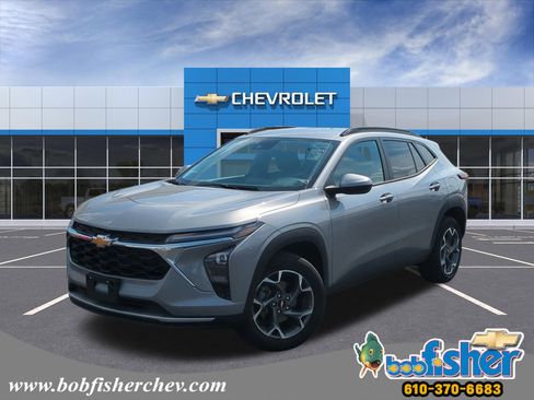 Certified 2024 Chevrolet Trax LT w/ Driver Confidence Package image 1