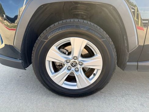 Used 2021 Toyota RAV4 XLE w/ Convenience Package image 9