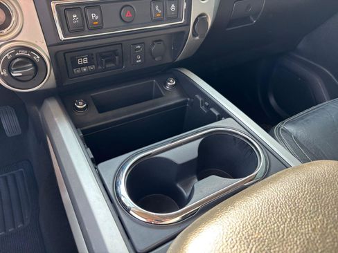 Used 2018 Nissan Titan PRO-4X w/ Pro-4x Convenience Package AWD/4WD image 32