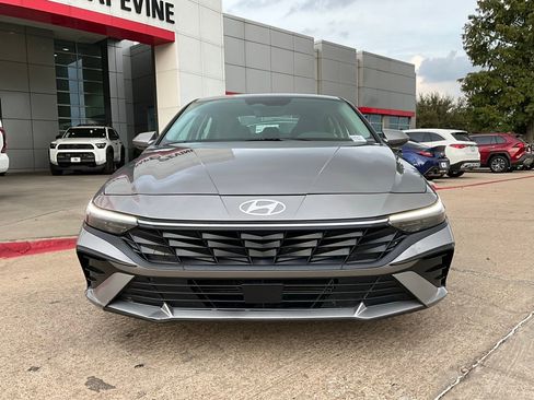 Used 2025 Hyundai Elantra SEL image 4