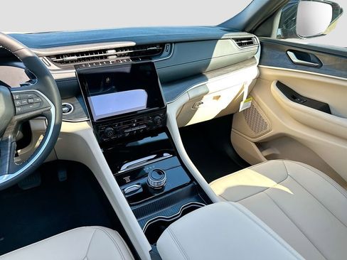 New 2025 Jeep Grand Cherokee Limited image 34