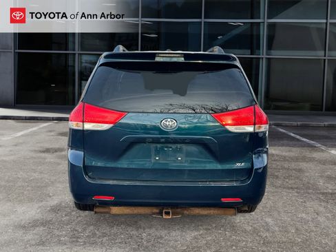 Used 2012 Toyota Sienna XLE image 10