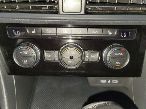 Used 2024 Volkswagen Jetta SE FWD image 21