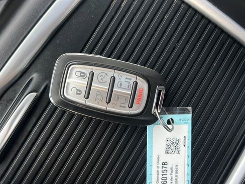 Used 2020 Chrysler Pacifica Limited image 29