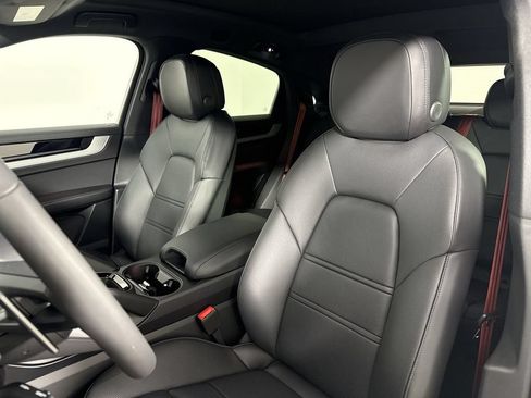 Certified 2026 Porsche Cayenne S AWD/4WD image 5