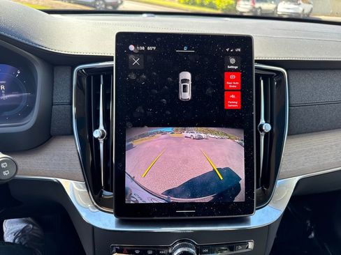 Certified 2025 Volvo XC90 T8 Core w/ Protection Package image 24