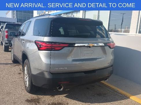 Used 2023 Chevrolet Traverse LT FWD image 3