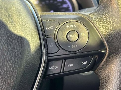 Used 2018 Toyota Camry LE image 22