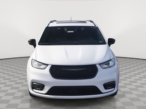 New 2026 Chrysler Pacifica Limited w/ S Appearance Package image 9