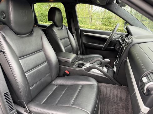 Used 2008 Porsche Cayenne Turbo image 17