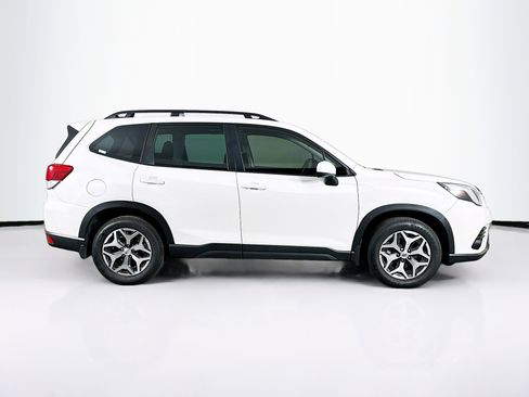 Used 2023 Subaru Forester Premium AWD/4WD image 10