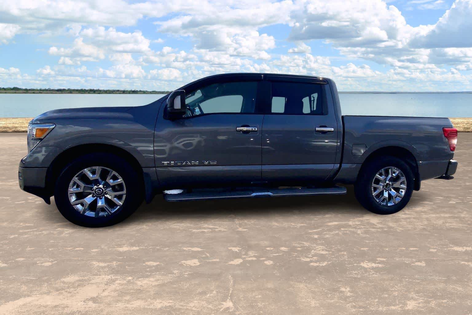 Used 2020 Nissan Titan SV w/ SV Convenience Package RWD image 3