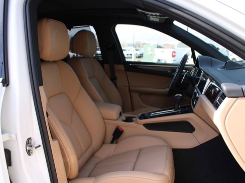 New 2026 Porsche Macan image 25