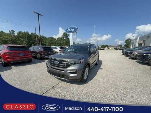 Certified 2023 Ford Explorer XLT w/ Equipment Group 202A AWD/4WD image 1