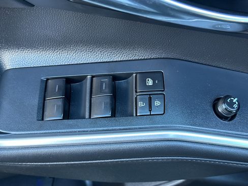 Used 2023 Toyota Highlander XLE image 11