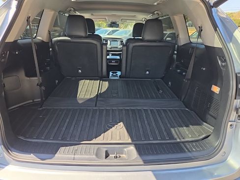 Certified 2018 Toyota Highlander SE FWD image 13