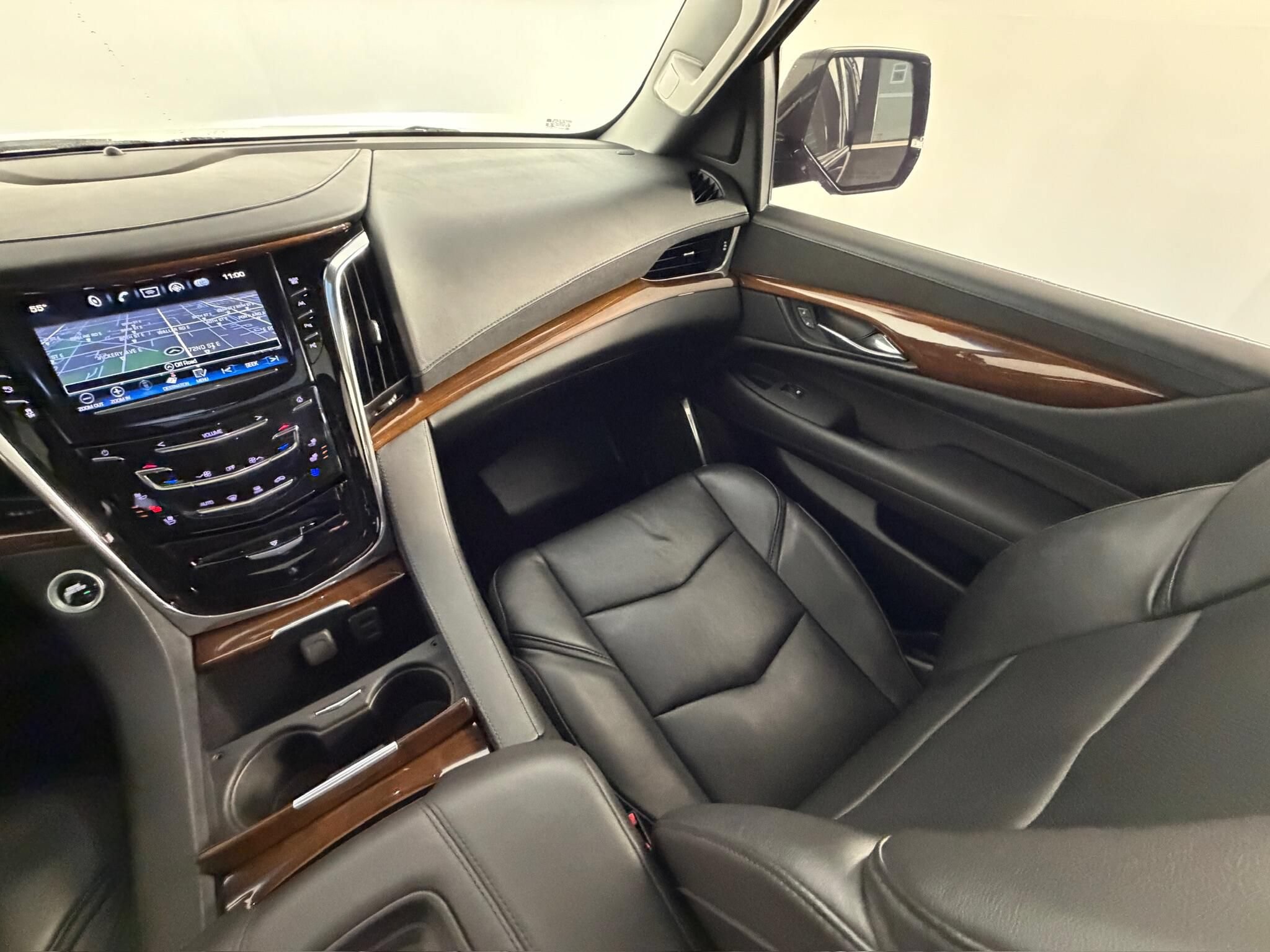 Used 2019 Cadillac Escalade Premium Luxury AWD/4WD image 10