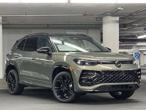 New 2026 Volkswagen Tiguan SE R-Line AWD/4WD image 2