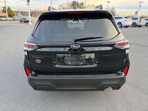 Used 2025 Subaru Forester Premium w/ Convenience Package #2 image 4