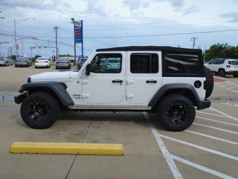 Used 2018 Jeep Wrangler Unlimited Sport S AWD/4WD image 4