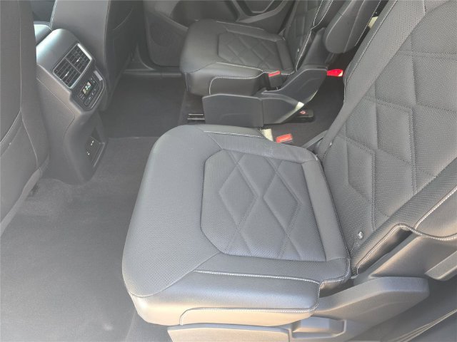 Used 2024 Volkswagen Atlas SE w/ Panoramic Sunroof Package FWD image 13