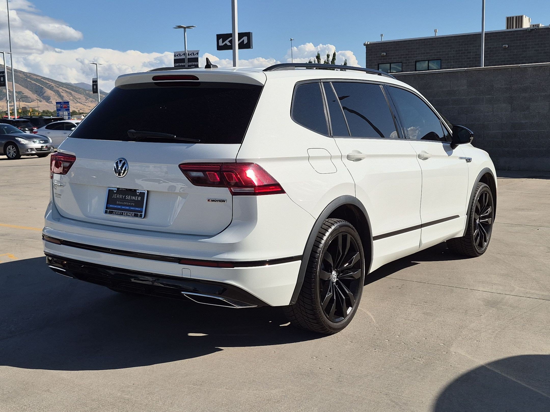 Used 2021 Volkswagen Tiguan SE R-Line AWD/4WD image 6