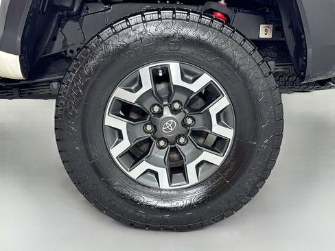 Used 2020 Toyota Tacoma TRD Off-Road w/ Advanced Technology Package image 12