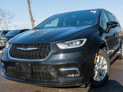 New 2026 Chrysler Pacifica Select