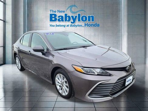 Used 2023 Toyota Camry LE image 6