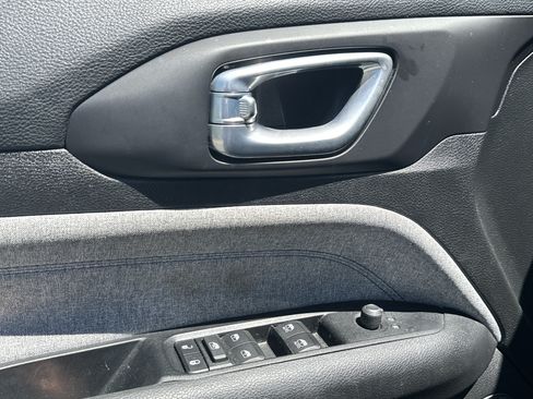 Used 2022 Jeep Compass Latitude FWD image 15
