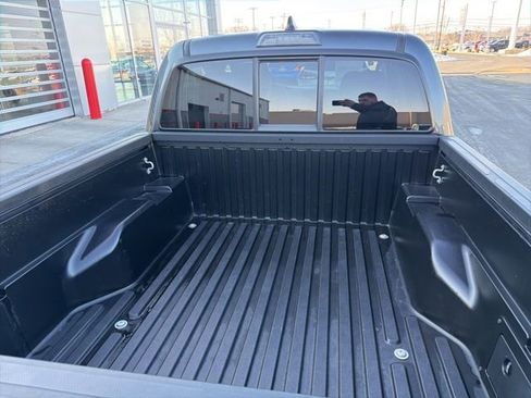 Used 2022 Toyota Tacoma SR image 9
