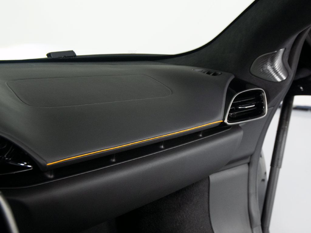 Used 2025 McLaren Artura Spider RWD image 24
