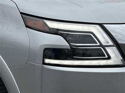 Used 2024 Nissan Armada Platinum w/ Captain's Chairs Package image 9