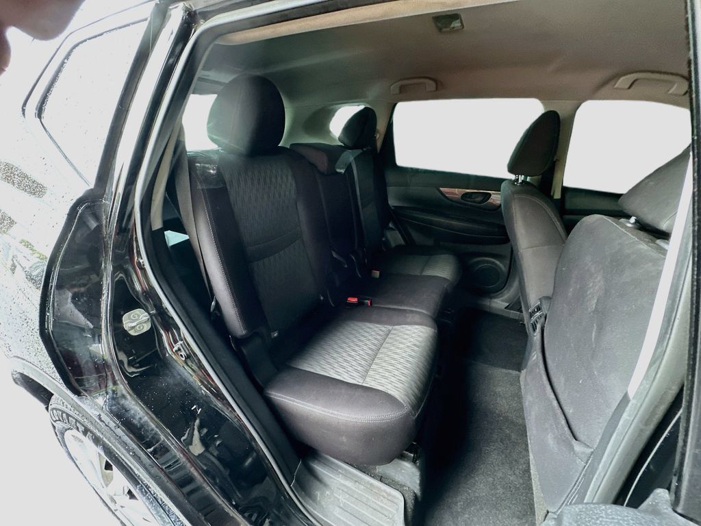 Used 2020 Nissan Rogue S FWD image 23