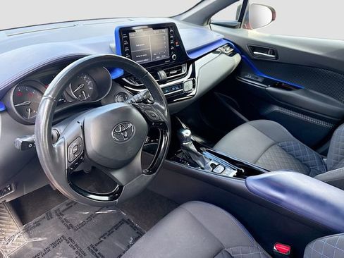 Used 2021 Toyota C-HR XLE FWD image 9
