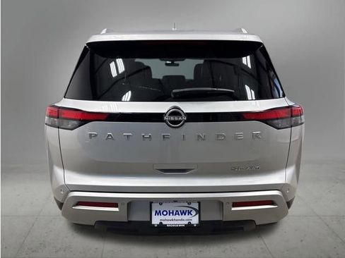 Used 2025 Nissan Pathfinder SL AWD/4WD image 4
