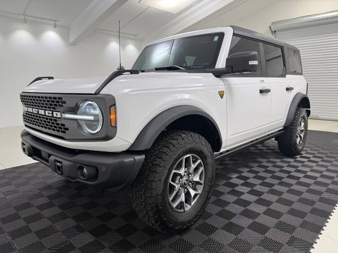 Used 2023 Ford Bronco 4-Door AWD/4WD image 3