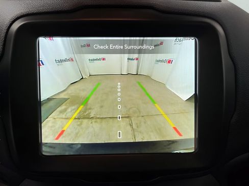 Used 2023 Jeep Renegade Latitude AWD/4WD image 18