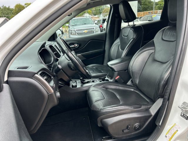 Used 2021 Jeep Cherokee Latitude Lux w/ Sun & Sound Group AWD/4WD image 30