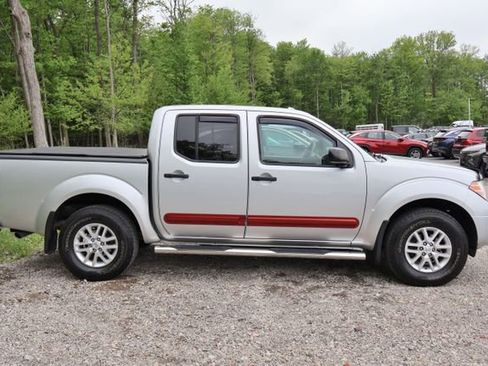 Used 2017 Nissan Frontier SV w/ SV Value Truck Package AWD/4WD image 4