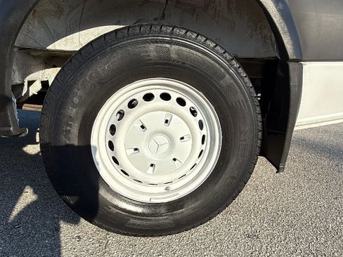 Used 2015 Mercedes-Benz Sprinter 2500 image 19