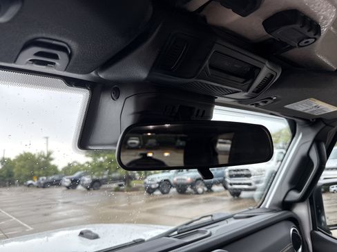 Used 2024 Jeep Wrangler Unlimited Sahara AWD/4WD image 25