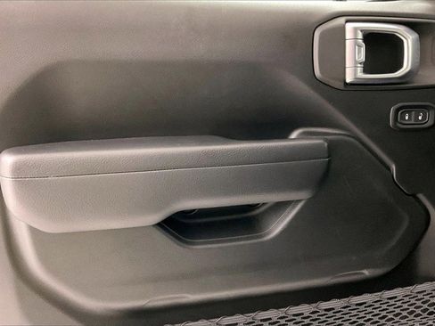 Used 2022 Jeep Wrangler Unlimited Sport image 18