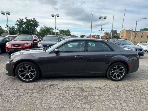 Used 2018 Chrysler 300 Touring w/ Sport Appearance Package RWD image 6